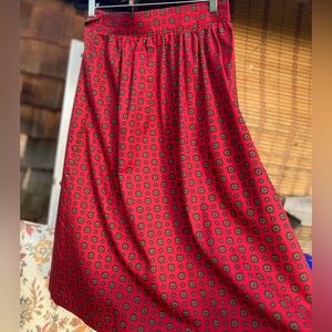 Vintage retro patterned skirt with pearl buttons and pockets